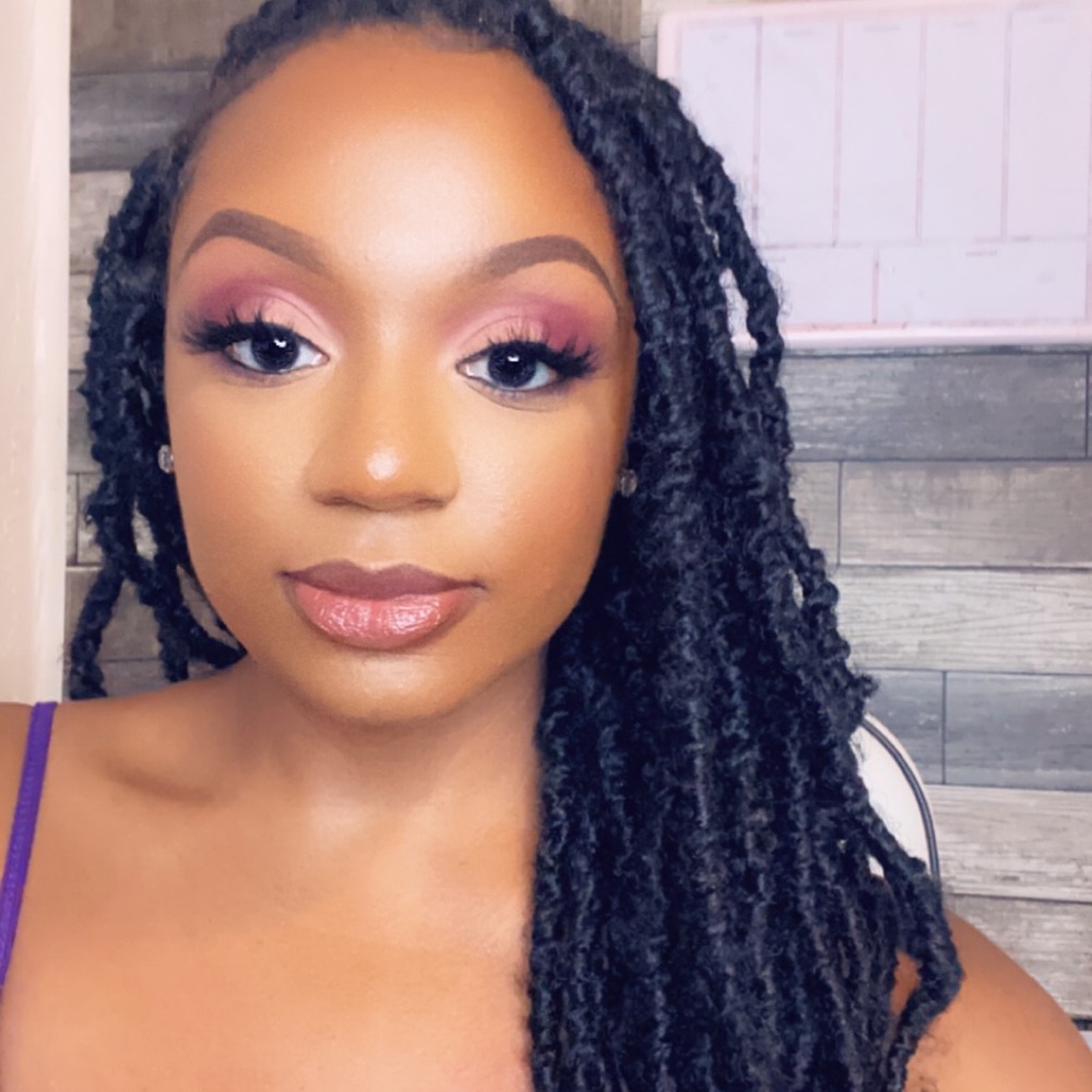 Meet your Posher, Simone